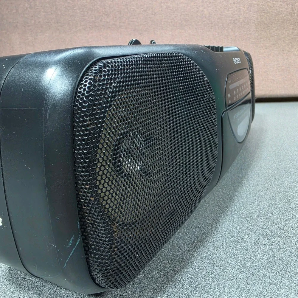 Sony Boombox CFS-B11 Radio FM AM Portable Player-Tape Deck does not work